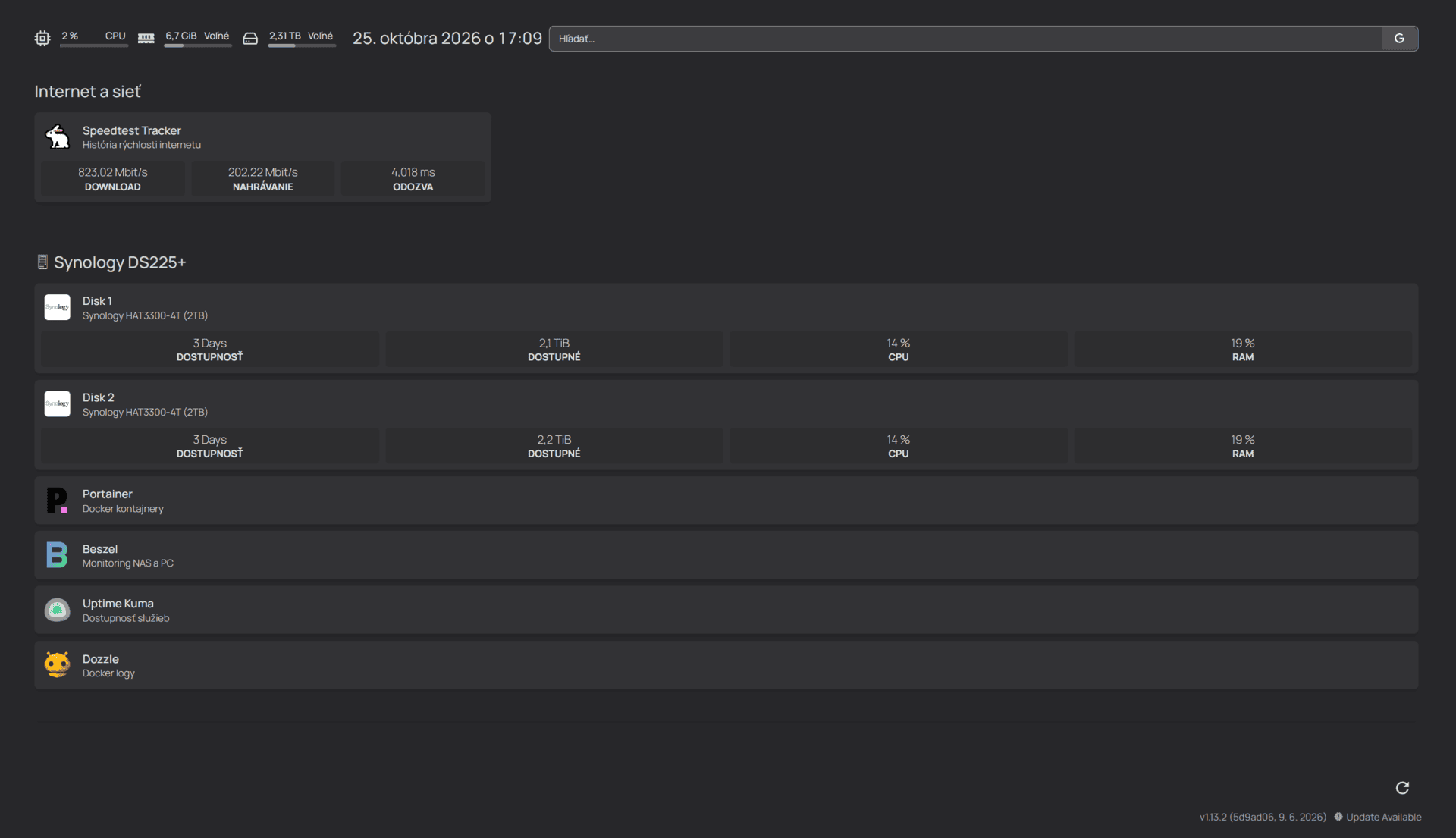 Môj dashboard Homepage so stavom Synology DS225+, meraním internetu a odkazmi na služby