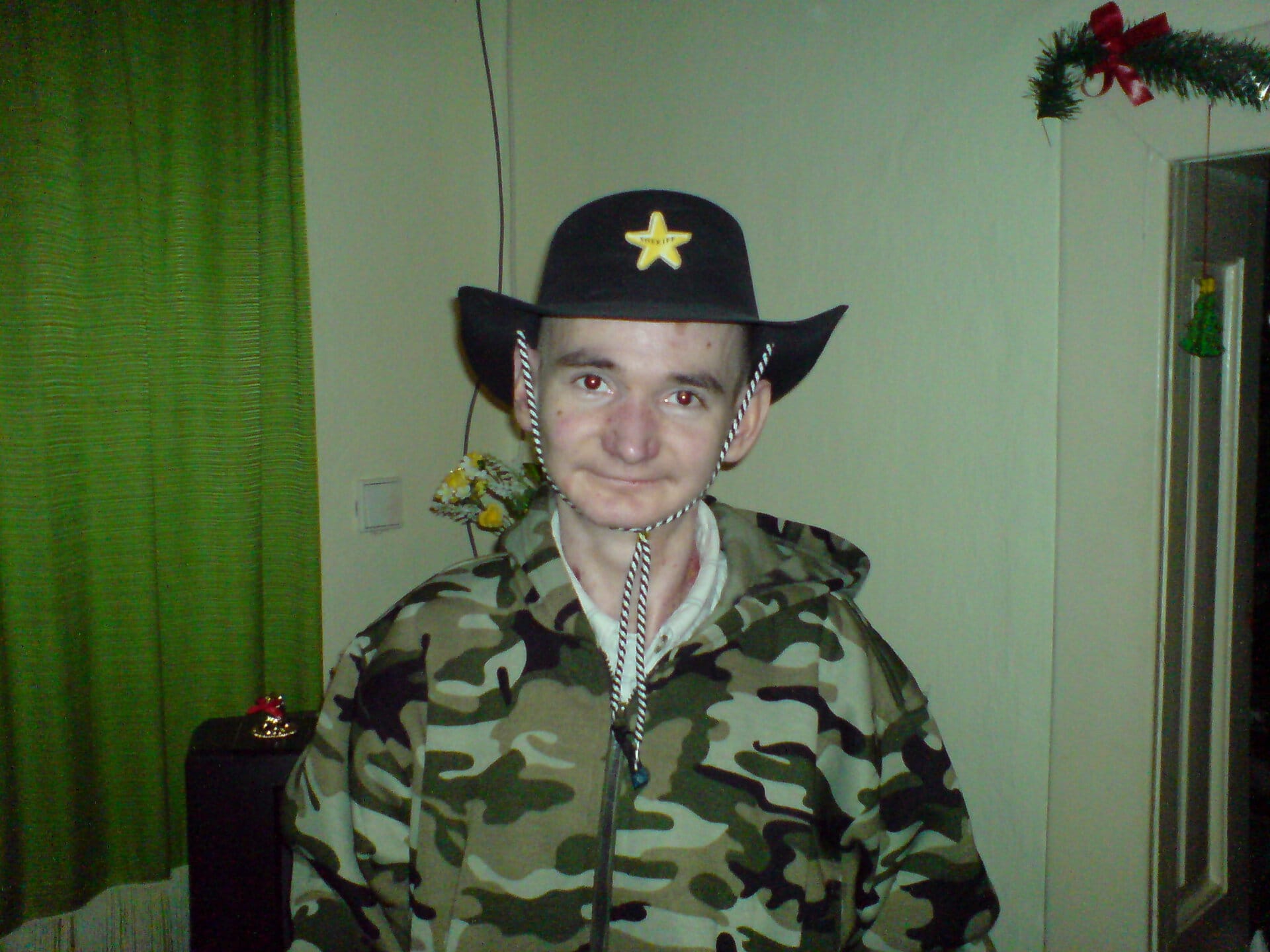 Kristián cowboykalapban a 2007-es karácsonykor Kristián cowboykalapban a 2007-es karácsonykor